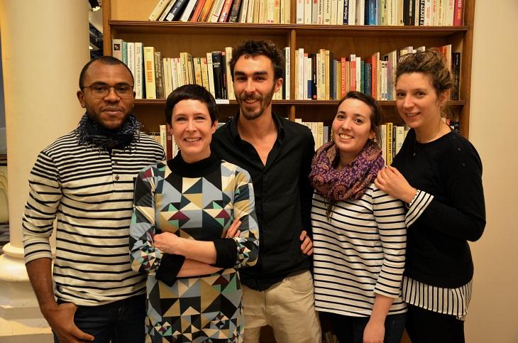 Audrey, avec la marinière, entourée de membres de l'Archipel