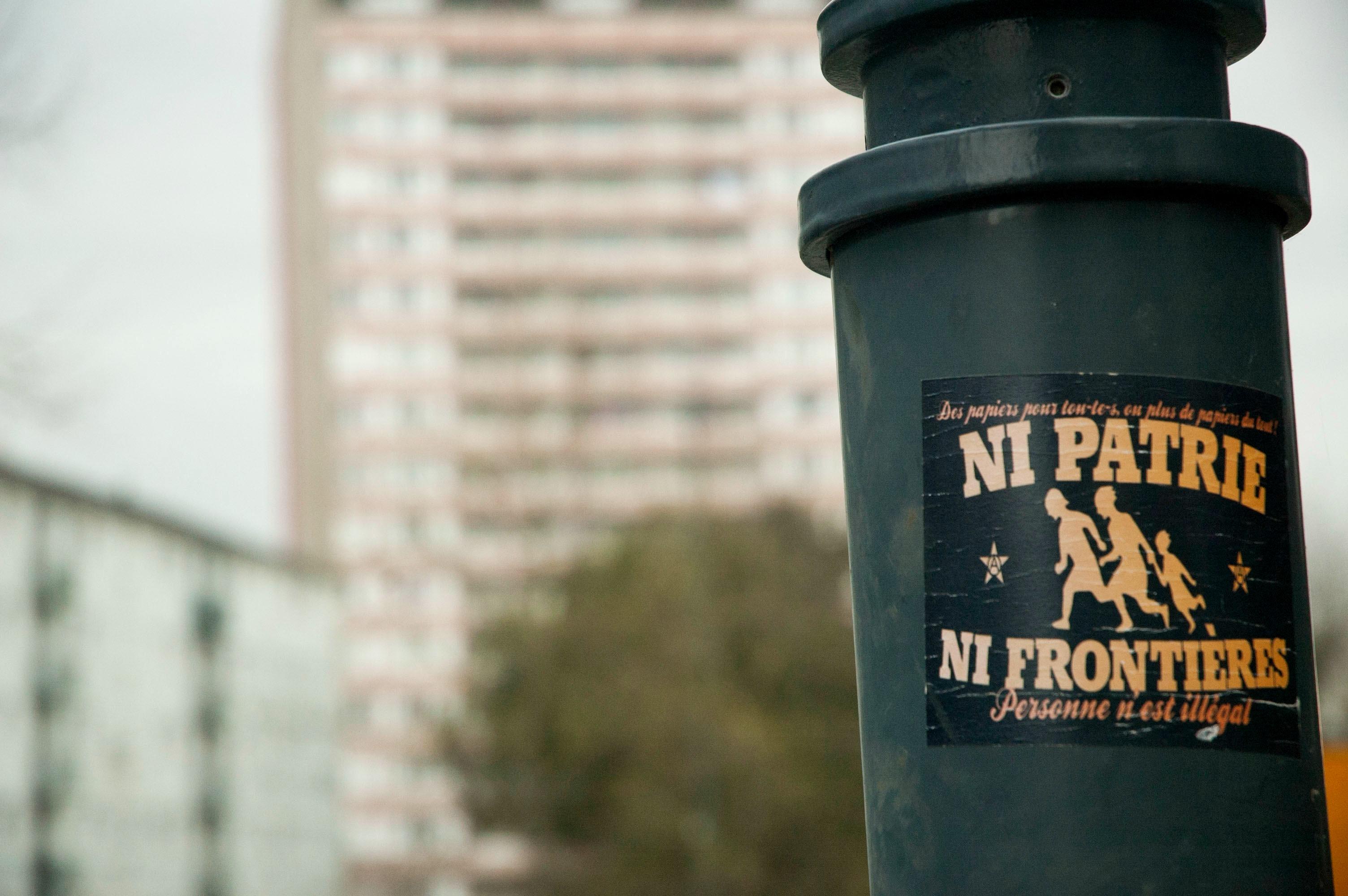 « Il ne savait ni lire ni écrire en arrivant, ce qui était un handicap pour ses démarches. Mais il faisait quotidiennement des exercices d’écriture. Il apprenait vite. 