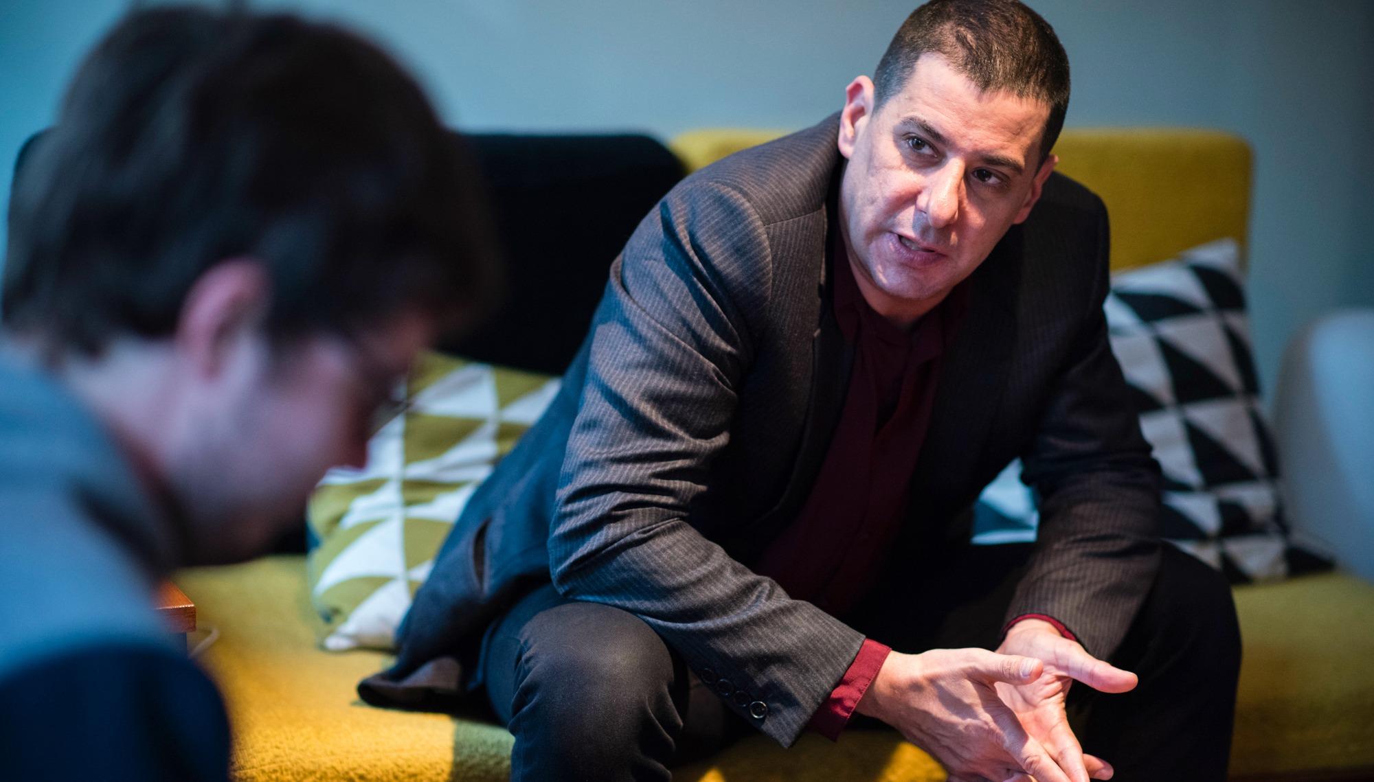 Jake Adelstein raconte ses enquêtes sur les yakuzas 