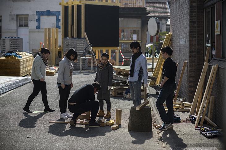 Séance construction dans la cour
