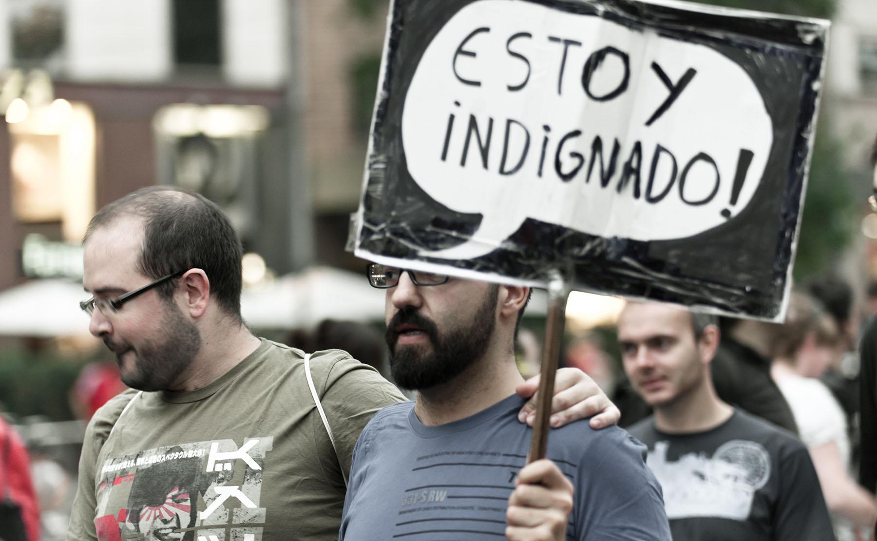 Les indignés espagnols débarquent à Nuit Debout