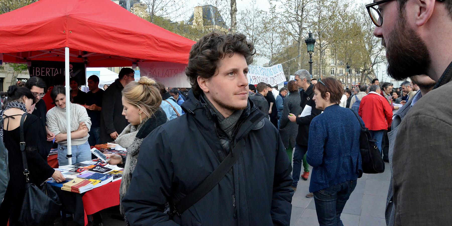 Les aventures de Julien Bayou à Nuit Debout