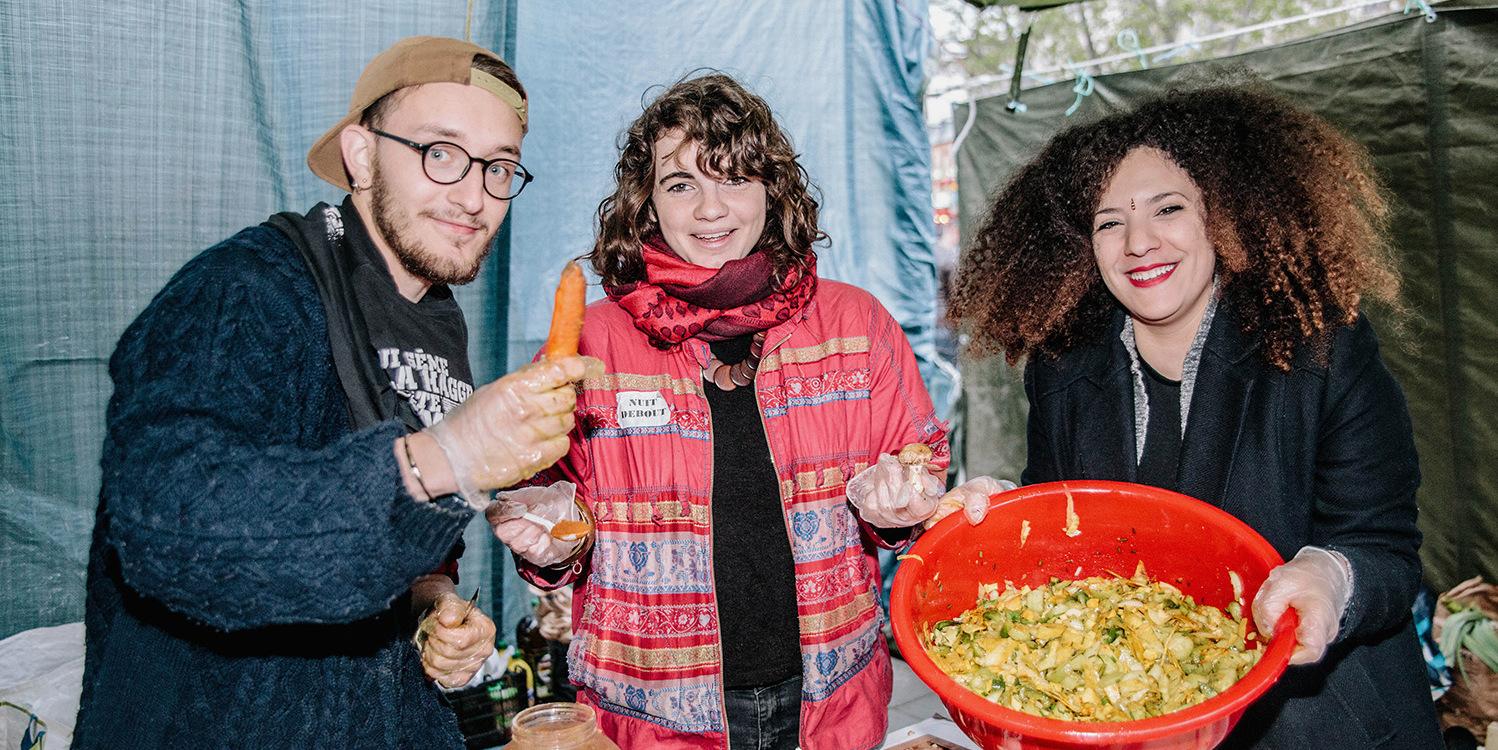 Dans les cuisines de la cantine de Nuit Debout 