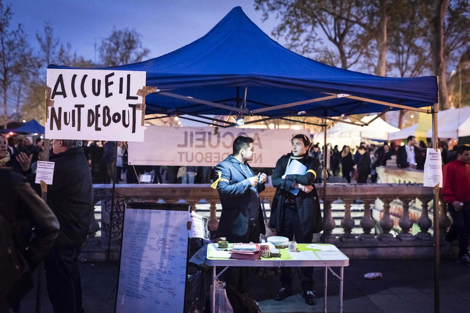 Chaque jour ils montent les tentes de Nuit Debout