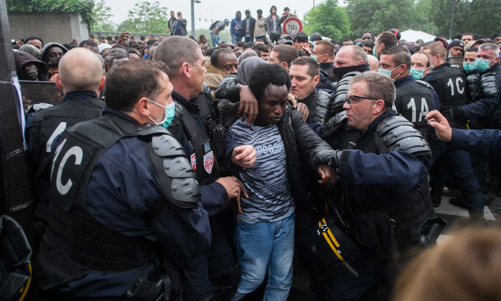 Photos : L’évacuation du camp de migrants des jardins d’Eole 