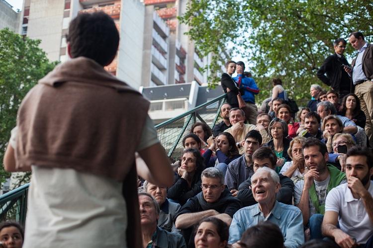 En haut de la passerelle, on n'est pas chaud d'être pris en photo