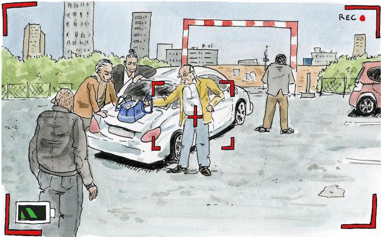 « On vous voit aller à la fenêtre de la voiture de "MIMS", puis revenir et passer une sacoche à Dominique Patrom. 