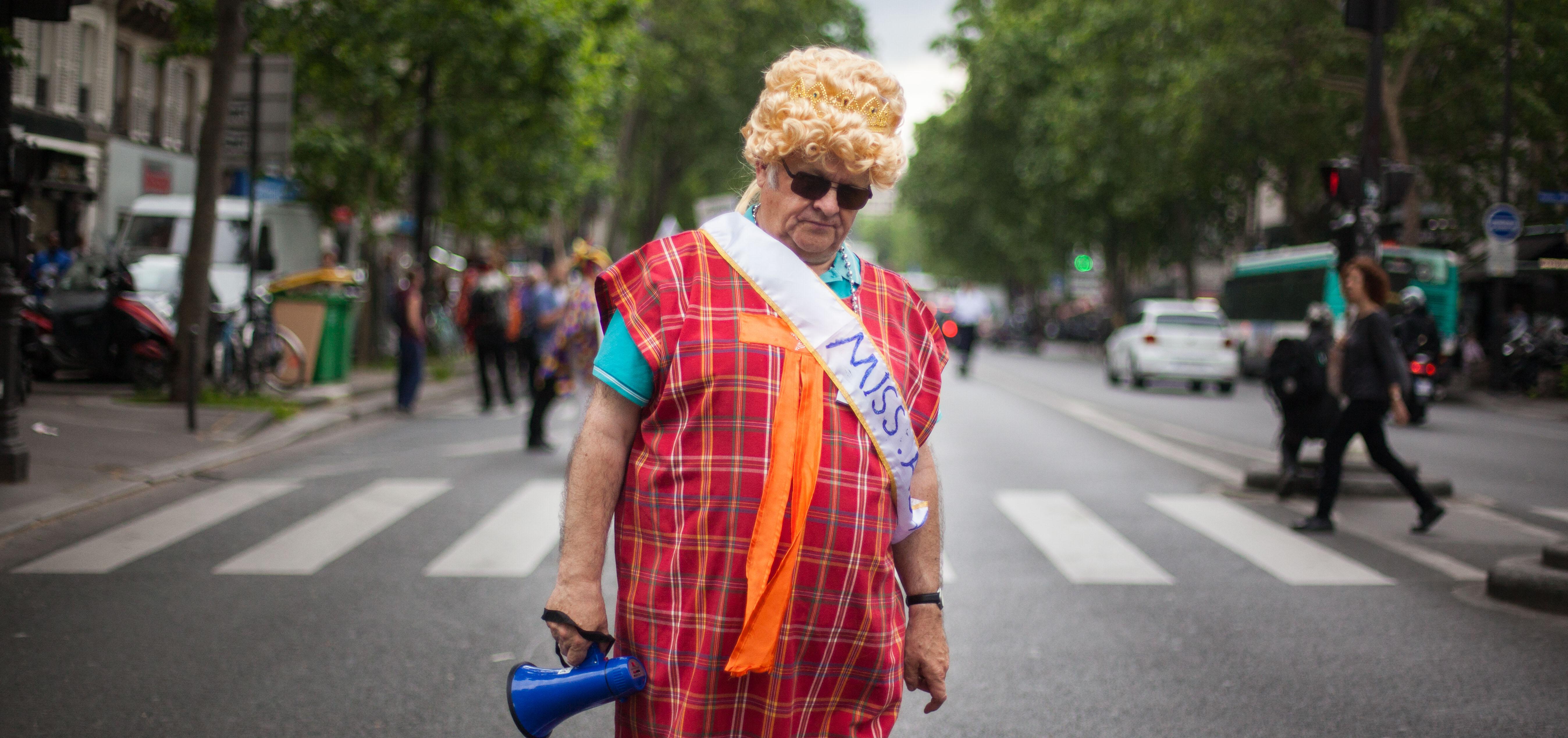 Bipolaires, schizos et paranos défilent dans les rues de Paris 