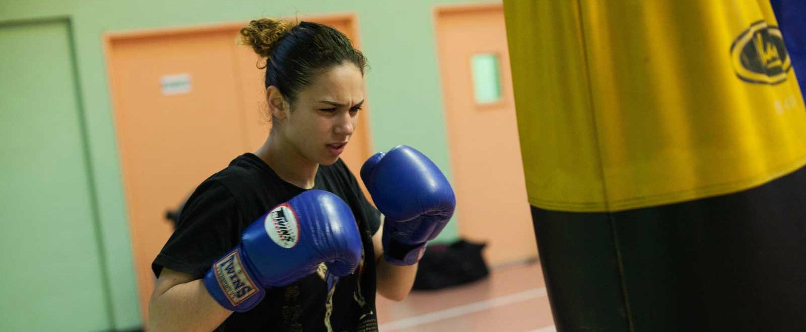 Kalissa Houicha, championne de boxe thaï et militante associative