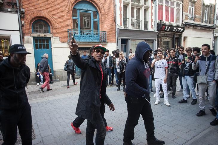 Niska arrive en terrain conquis.