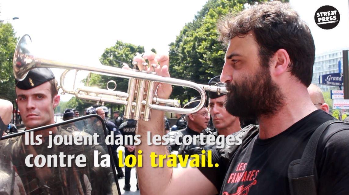 La fanfare invisible joue dans les manifs 