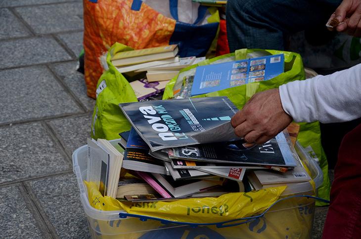 « Il y a même des gens qui me déposent des valises de livres gratuitement. 