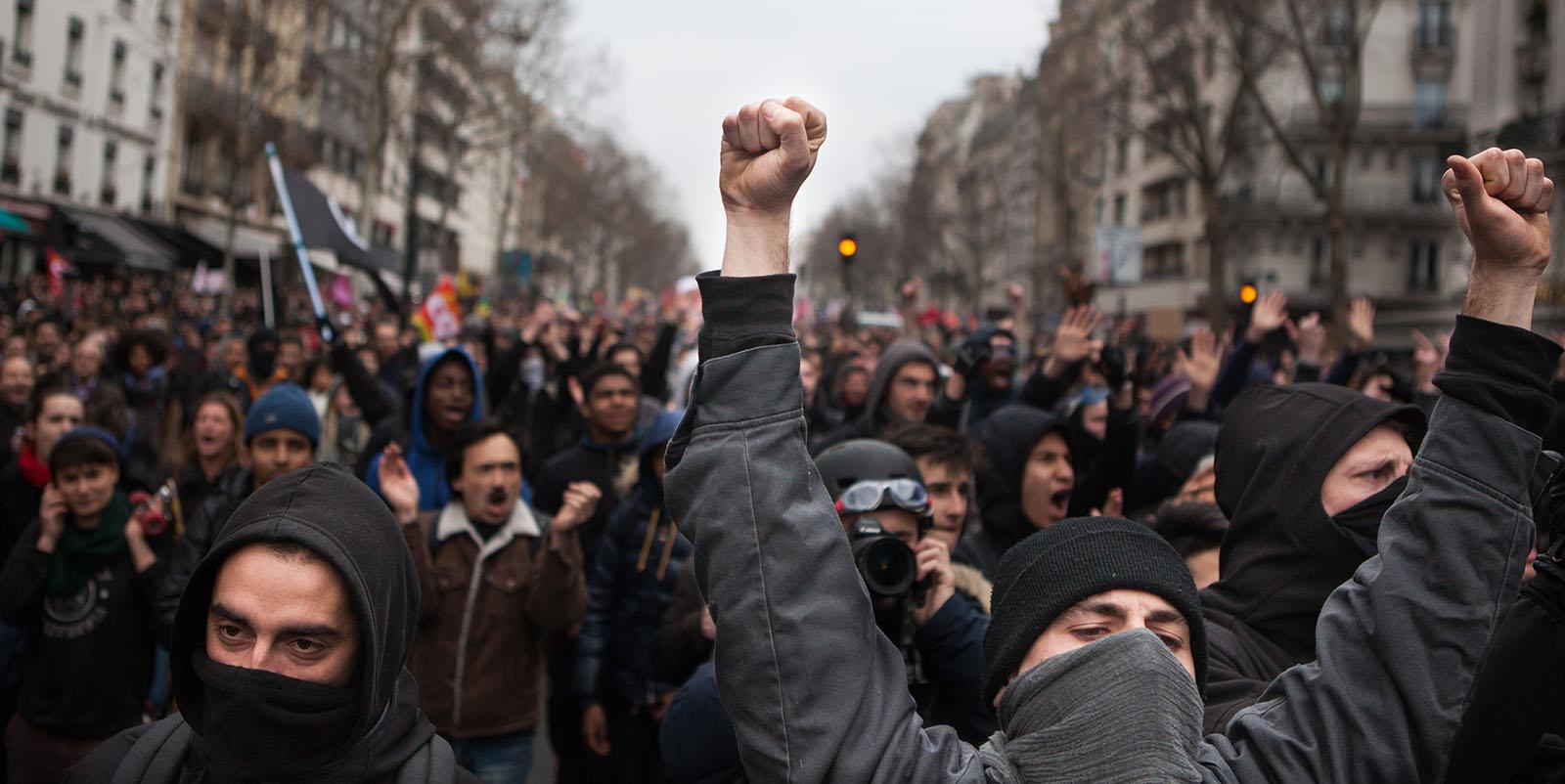 Les Républicains déposent une proposition de loi pour couper le RSA aux « casseurs »