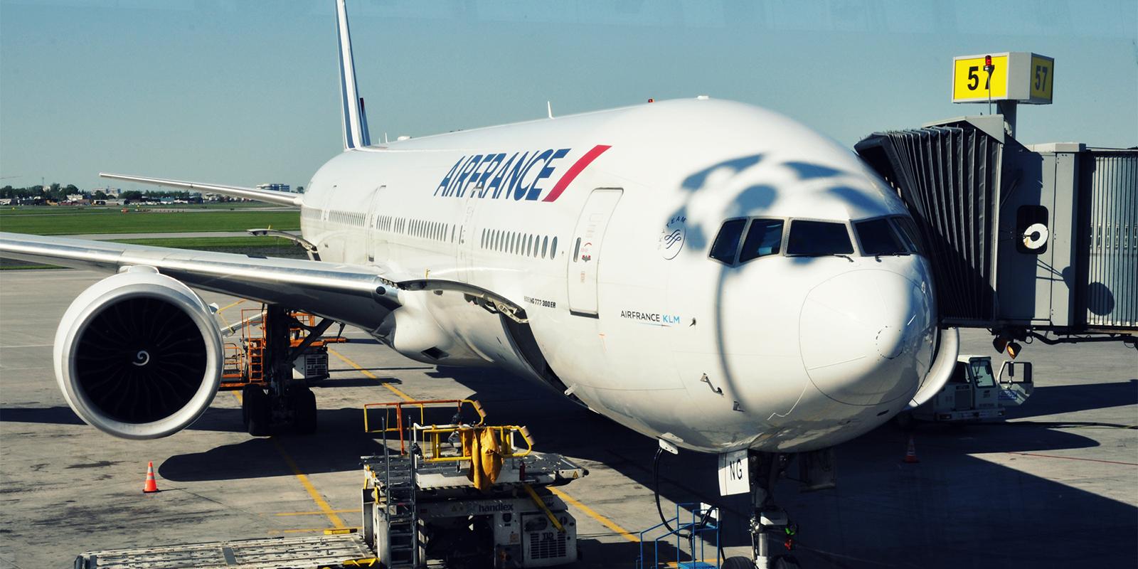 Les passagers d’un avion empêchent l’expulsion d’un sans-papiers