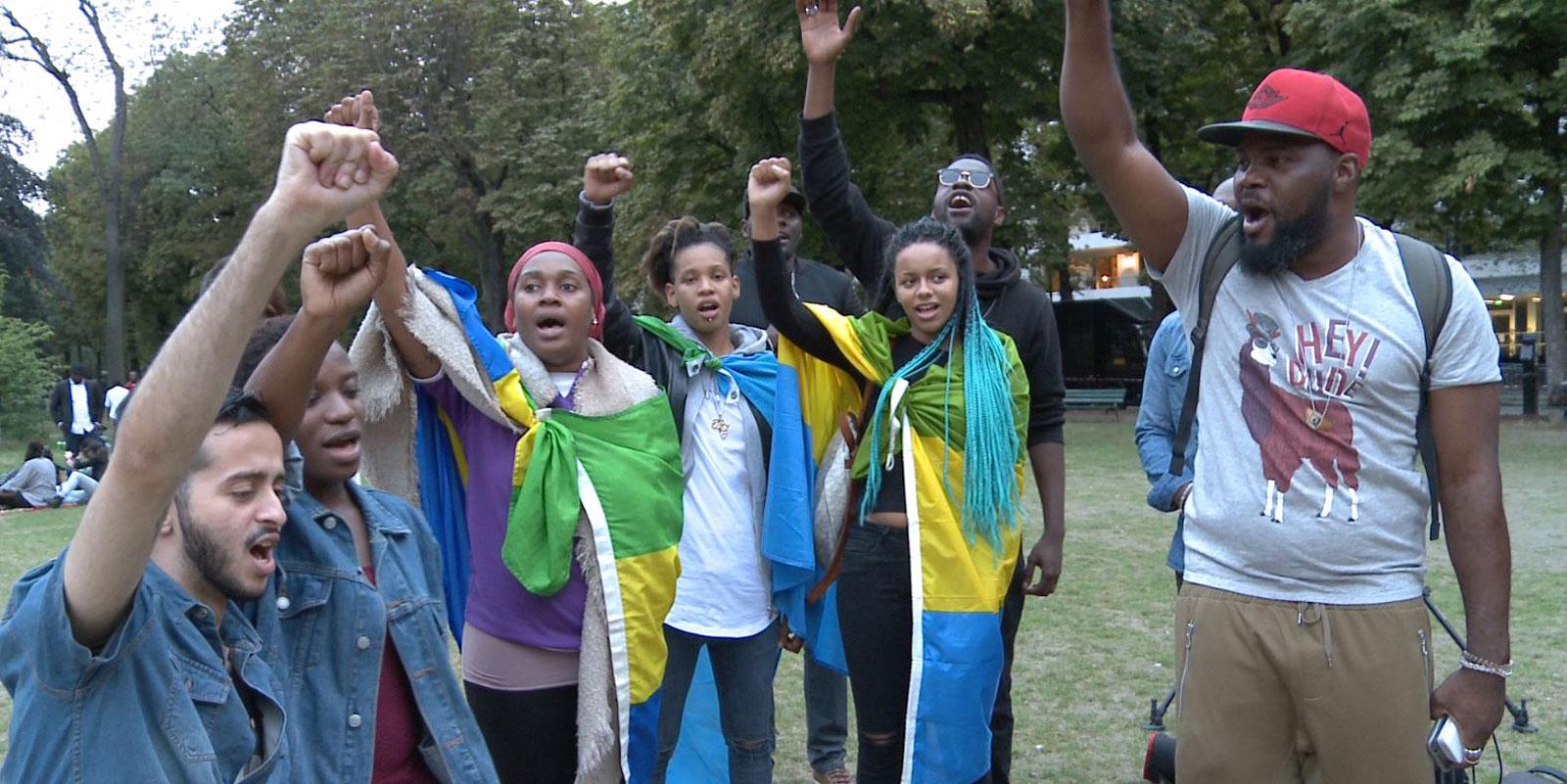 Tous les jours, des gabonais manifestent devant leur ambassade 