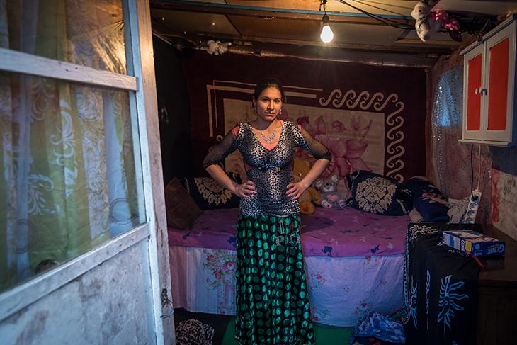 Grâce à des générateurs, ils ont l'électricité.