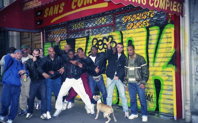 13 hommes et un pitbul