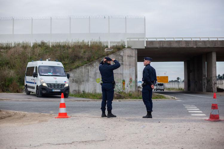 A l'entrée de la jungle, la police veille au grain