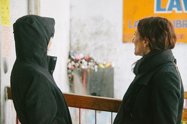 Les deux amies en ont ras la capuche !