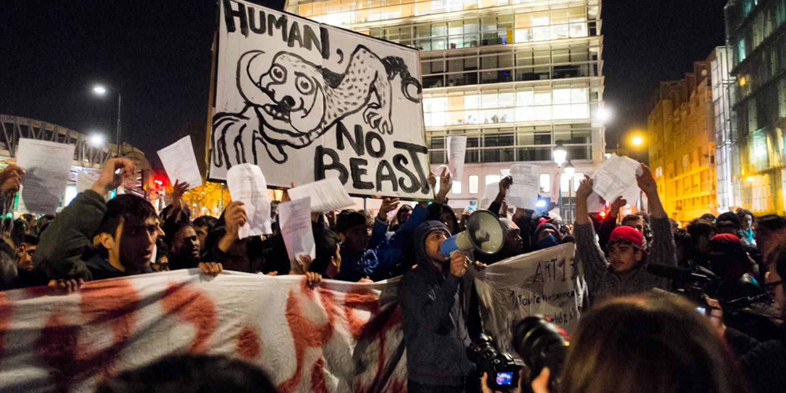 A Stalingrad, les réfugiés manifestent contre le « harcèlement policier »