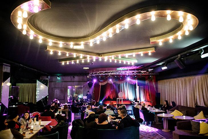 « Le XS n’est pas un bar à chicha. Je nous considère comme un club lounge artistique. 