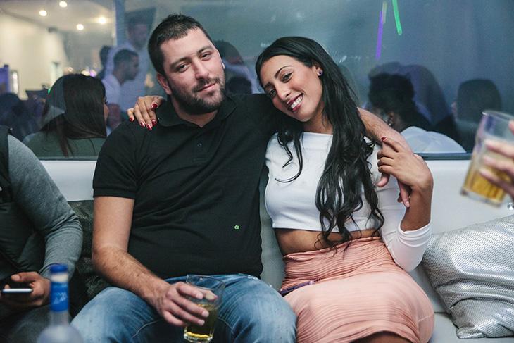 C'est deux personnages qu'on nommera lui et elle...