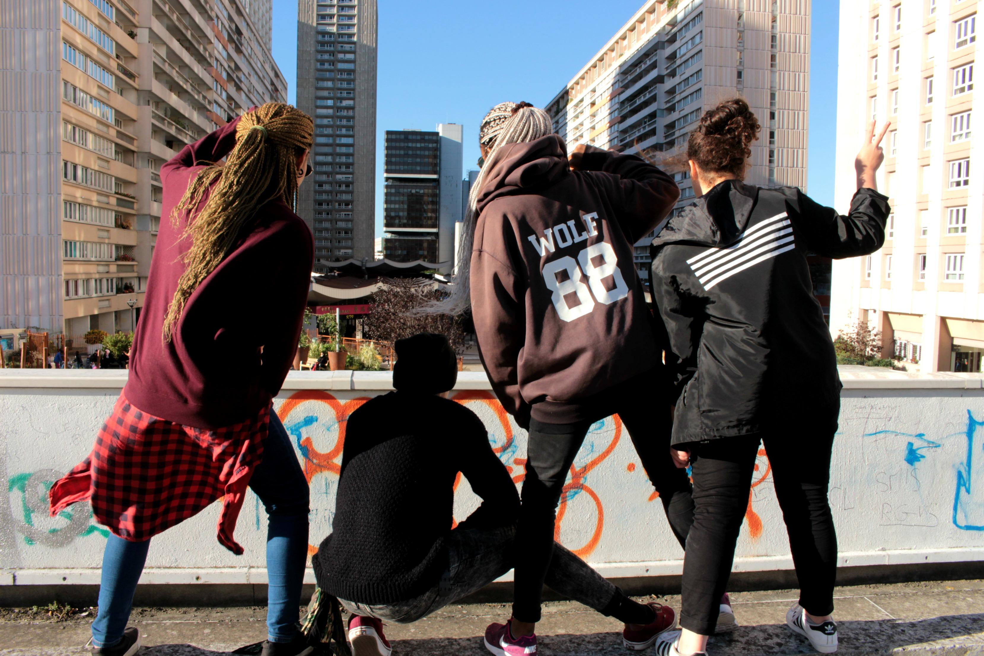 En pleine choré sur la dalle des Olympiades.