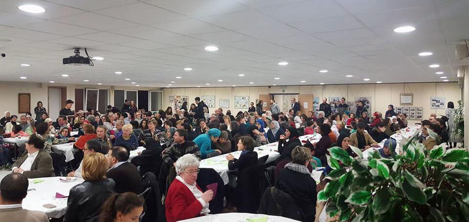 "Cette fois, les mosquées avaient préparé un grand couscous, les paroisses a apporté des salades