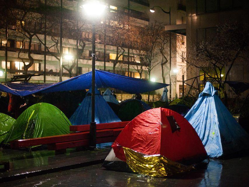 « Sous mes yeux la police arrachait les tentes des migrants frigorifiés »