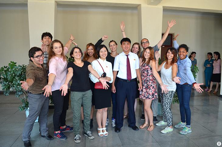 Les étudiants français et leurs deux potos nord-coréens.