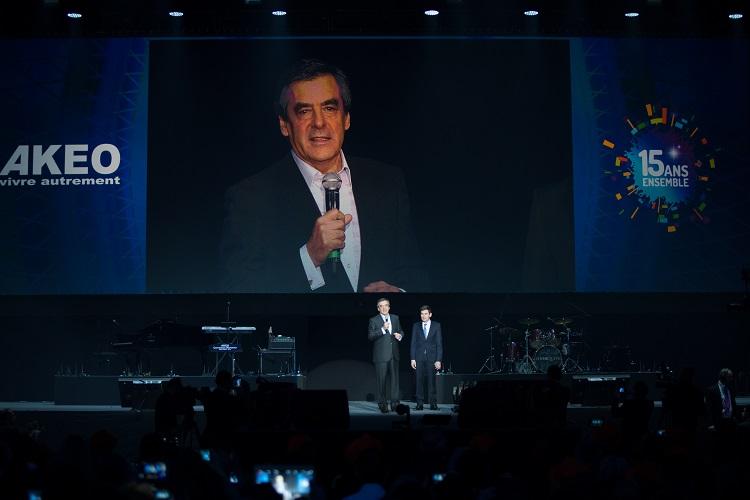 Acclamé par 8.000 personnes