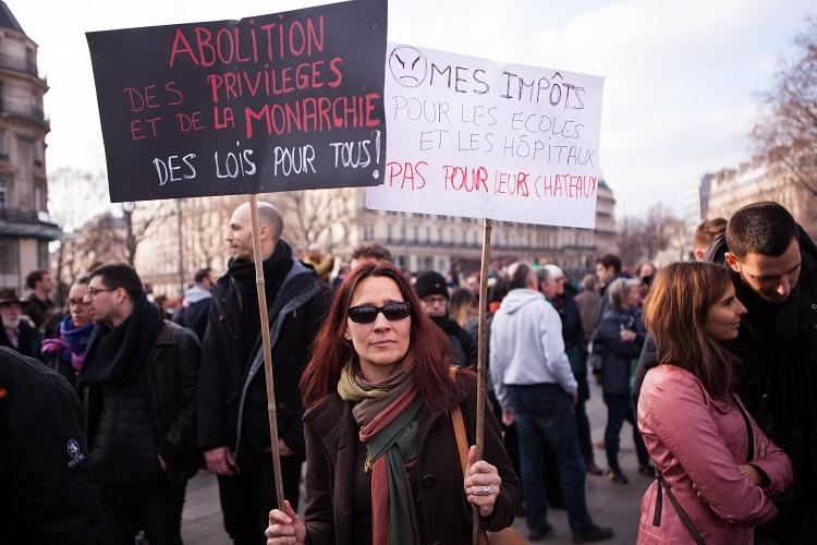 Plus d'un millier de manifestants se sont rassemblées à l'appel d'un évenement Facebook créée par un citoyen lambd