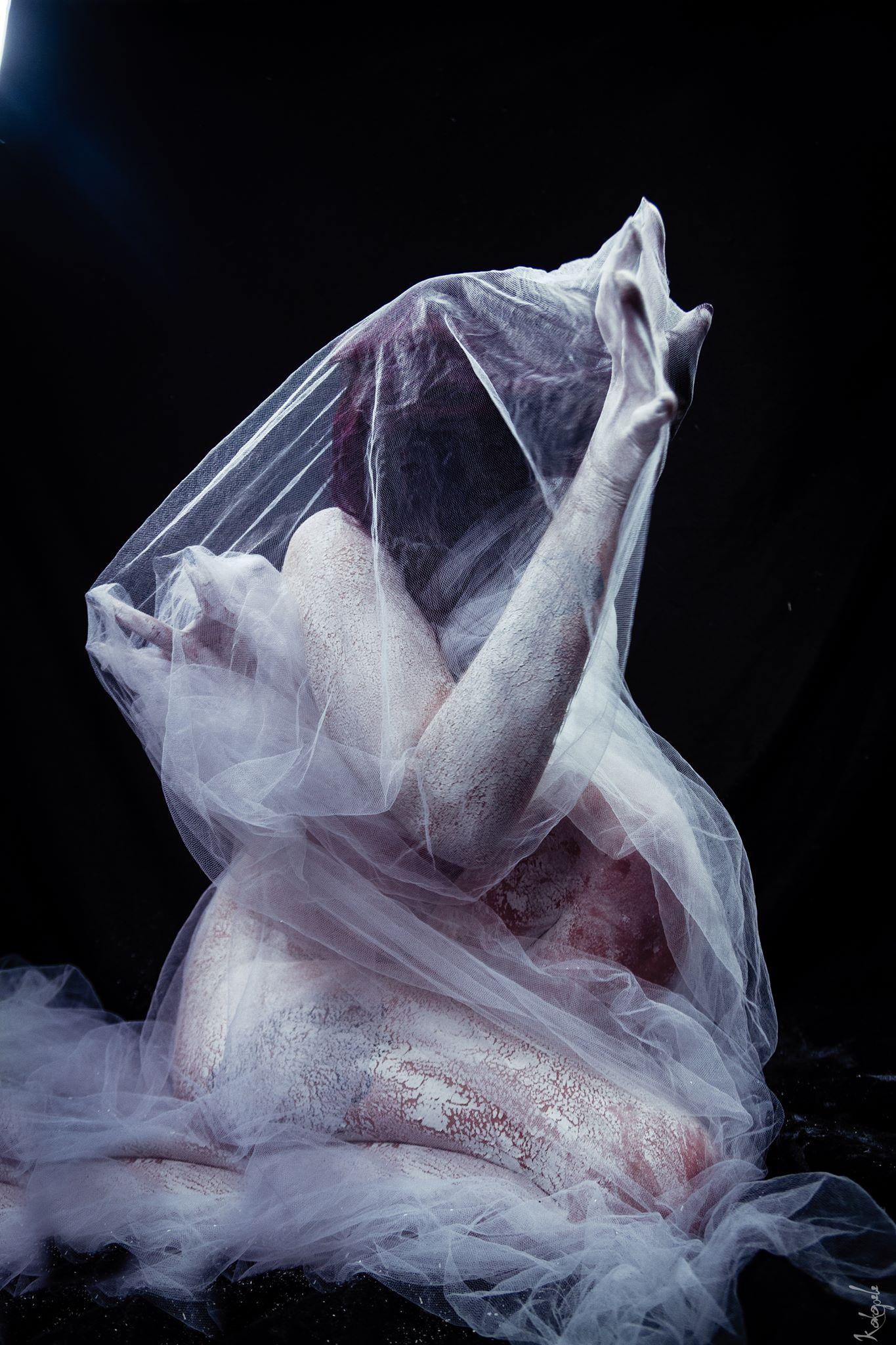 Dans « Stigmates », Amandine réhabilite par l'image les personnes victimes de viol et leur reconstruction. Ici, c'est un autoportrait