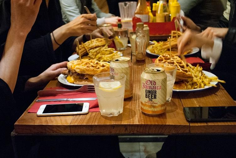 Chicken Waffle Burger et Ginger Beer... Un combo sur