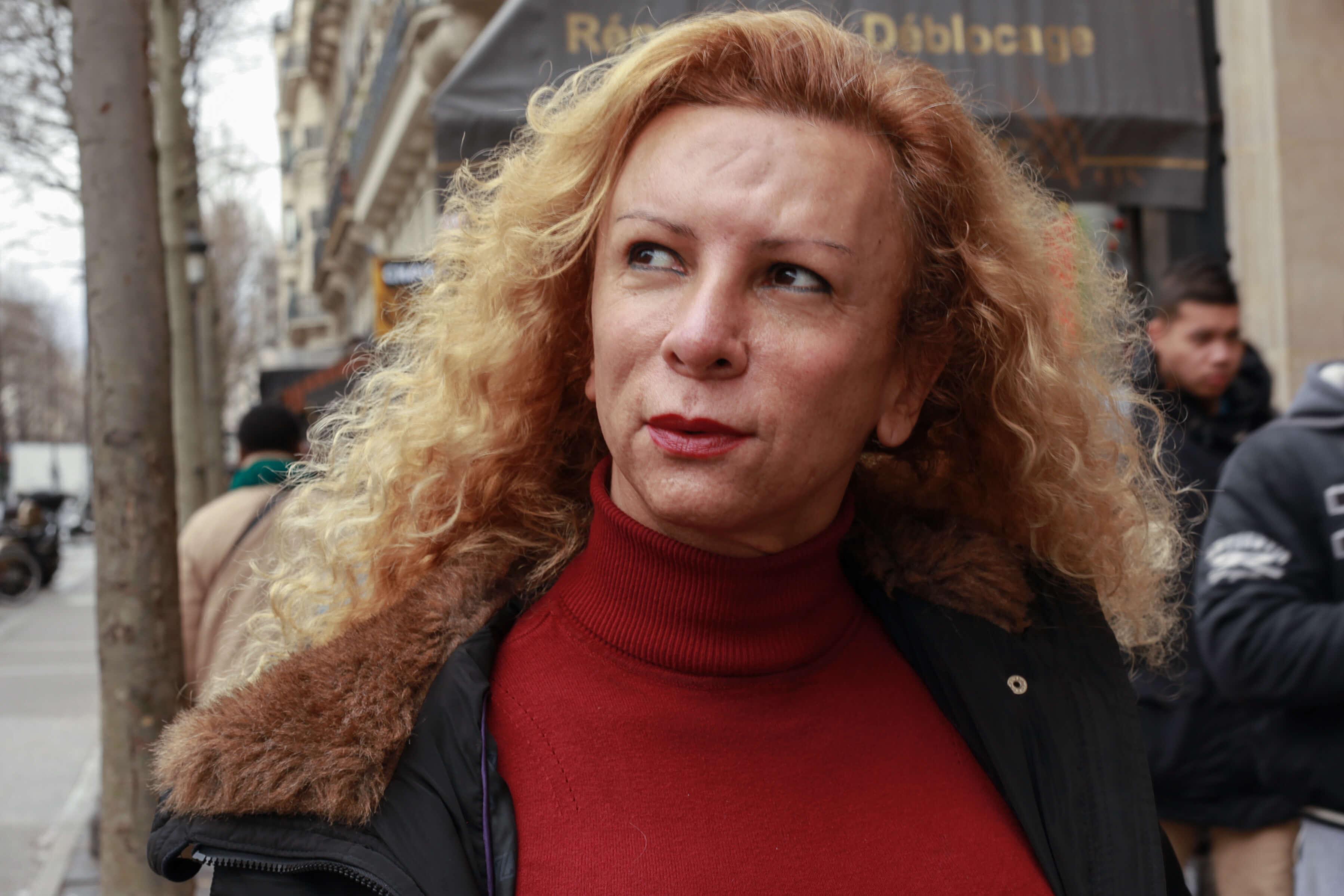 Elle m’a lancé au moins huit « Monsieur » en s’adressant à moi