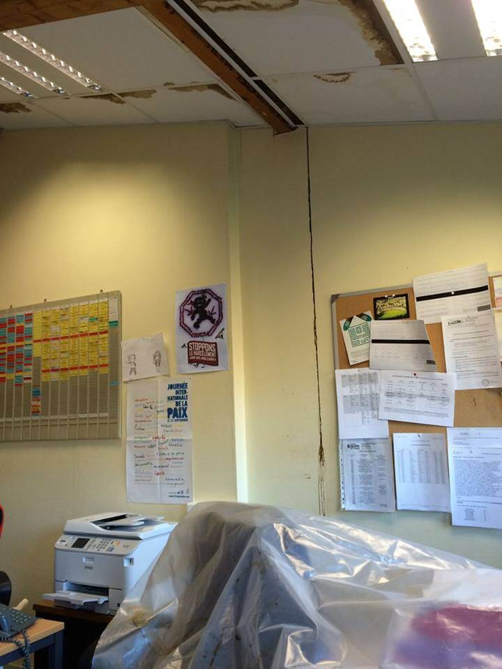 Bureau du CPE après d'importantes infiltrations d'ea