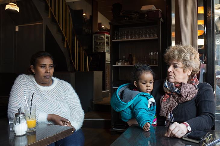 Fathi, sa fille et Nathalie à Paris