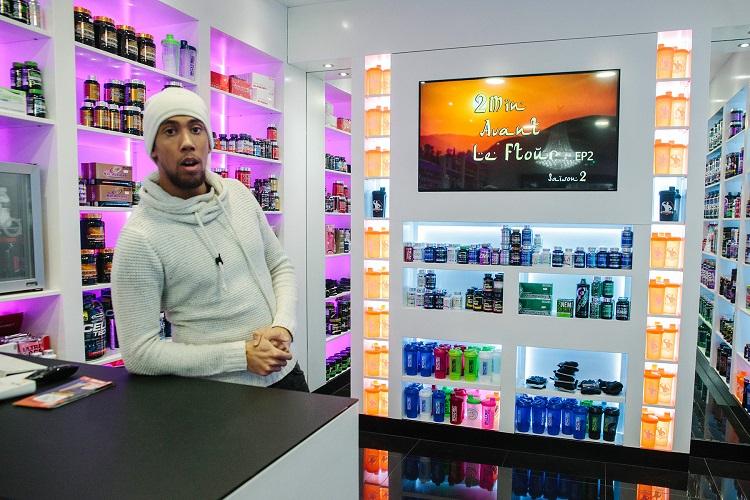Karim au calme dans sa boutiq