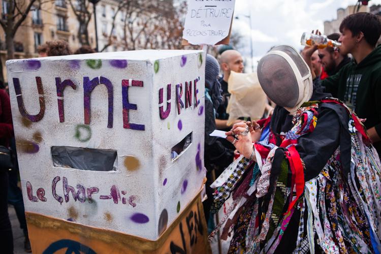 « Ici au moins, tout le monde peut voter, même plusieurs fois. Ca, c’est libertaire 