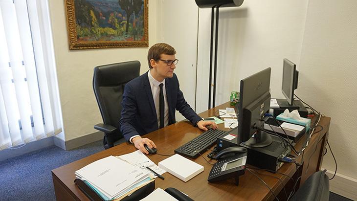 Sous les ors de la République.