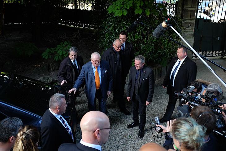 Lorrain de Saint Affrique accueil son président.