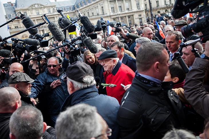 La marque Le Pen, toujours vue à la TV