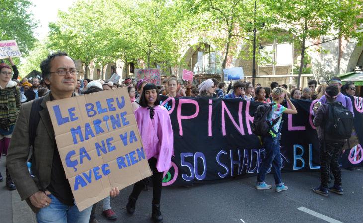 Le cortège du pinkbloc mettait de la couleur dans la manif'