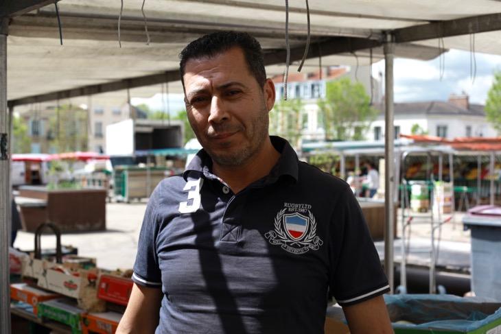 Atef Lajili, 15 ans de marché au Vésinet, vote à Ris-Orangis dans l'Essone, à l'extrême opposé