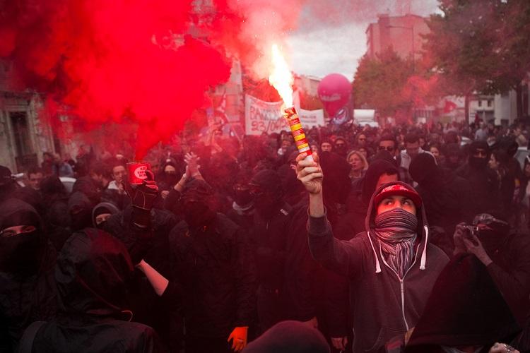 « Pas de fachos dans nos quartiers, pas de quartier pour les fachos ! 