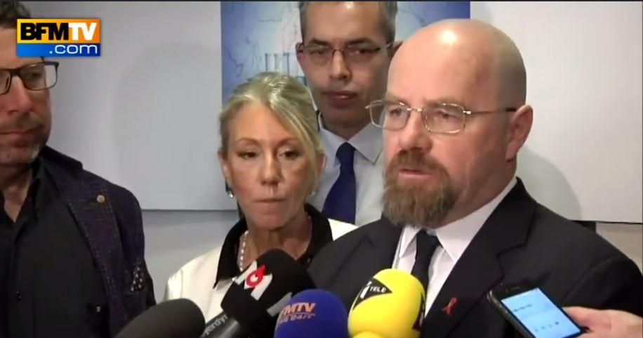 De droite à gauche : le Pr Loret, Michel Paul Correa, Corinne Treger lors de la conférence de presse, le 15 mars 2016