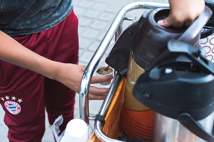 « Tu veux un sucre avec l’ami ? 