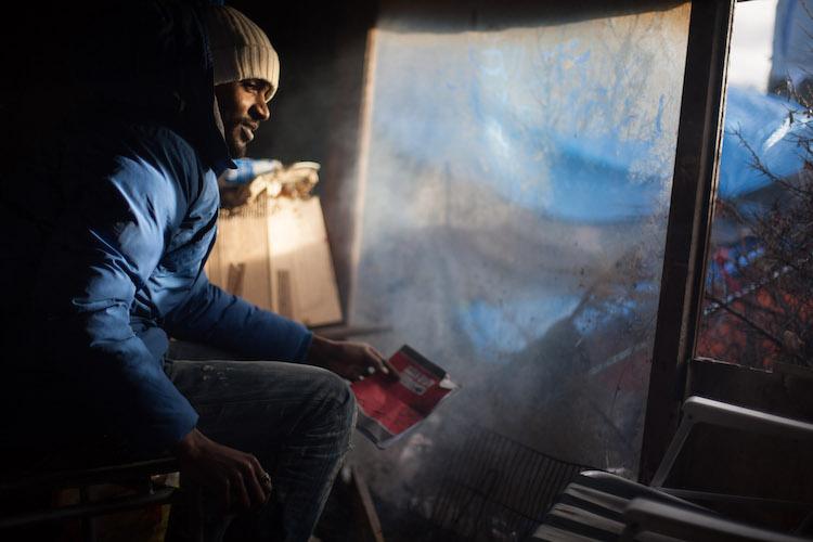 Photo prise dans la jungle de Calais avant le démantèlement.