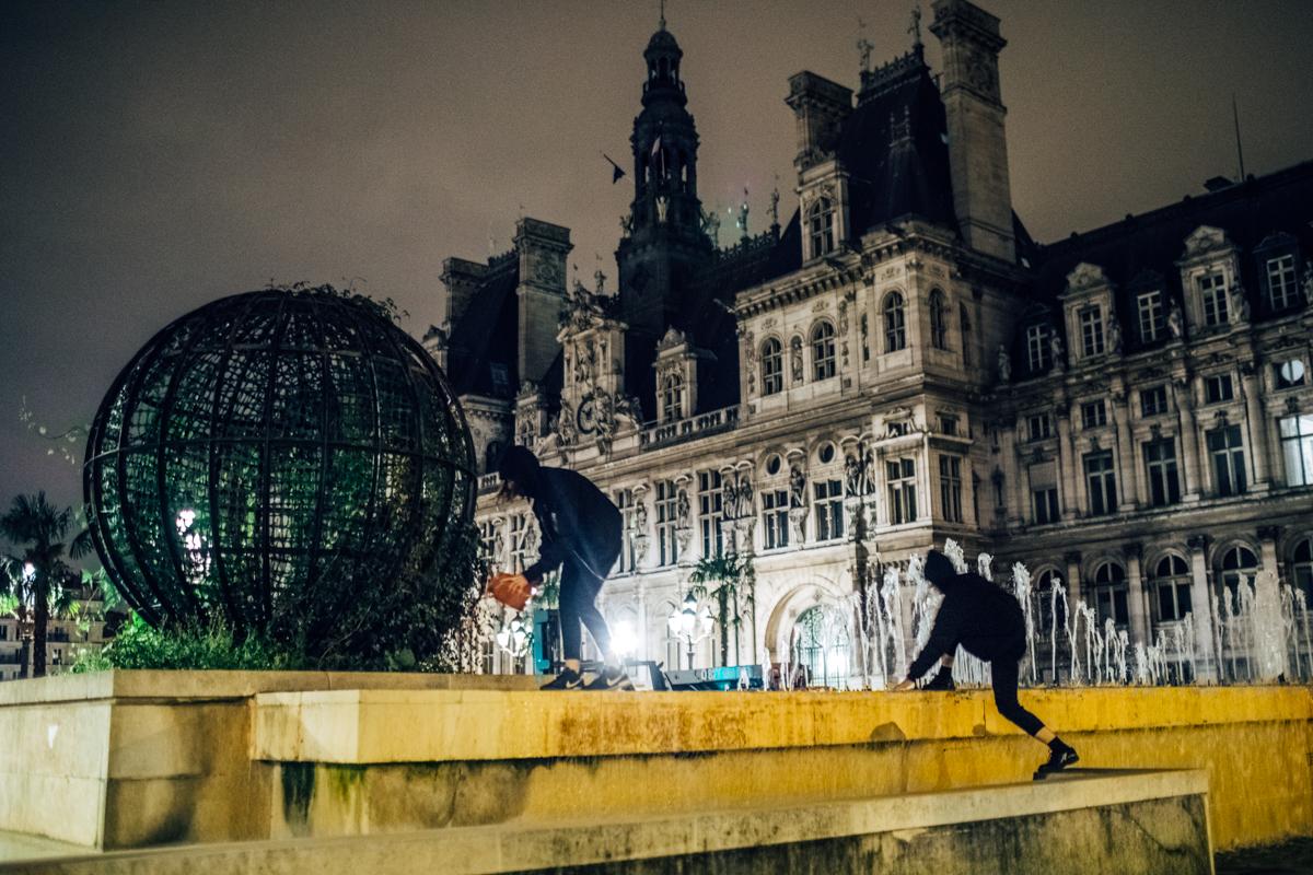 Parisiens, parisiennes, voilà pourquoi vos fontaines sont rouge sang ce matin