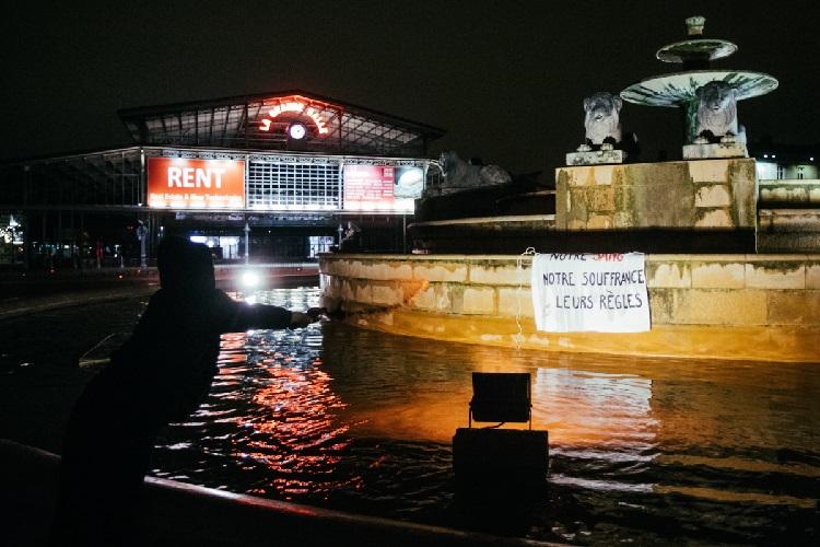 Action dans le Parc de la Villette.